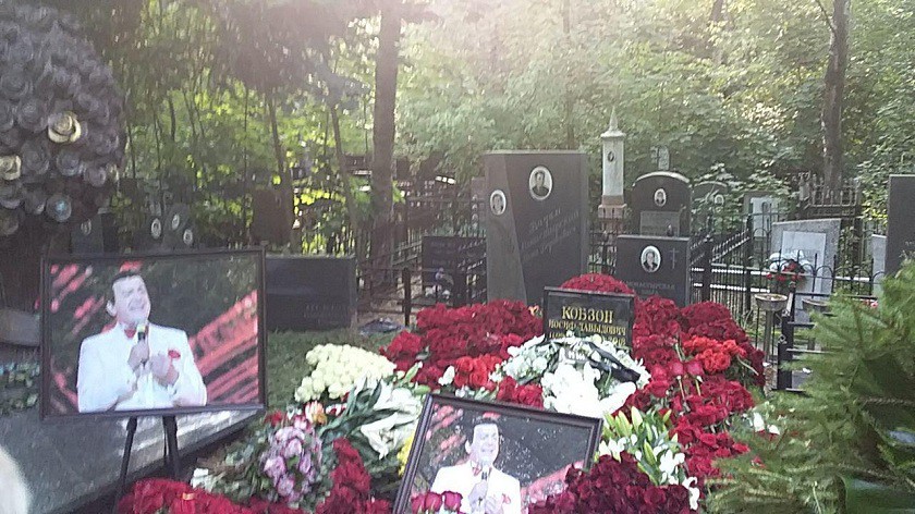 Dailystorm - Иосифа Кобзона похоронили на Востряковском кладбище в Москве