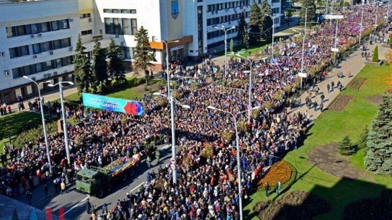 В Донецке около 200 тысяч человек простились с погибшим главой ДНР Александром Захарченко — Daily Storm