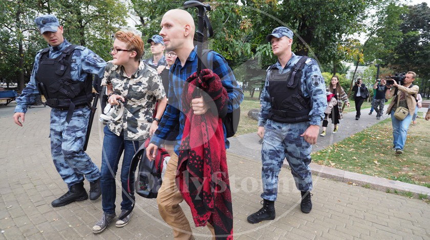 Dailystorm - Шестерых участников «бессрочного протеста» задержали в центре Москвы