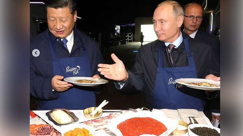 Dailystorm - Путин и Си Цзиньпин готовят блины на острове Русский — видео