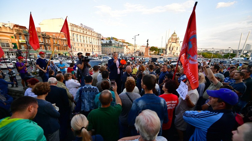Более 400 жителей Владивостока вышли поддержать Андрея Ищенко