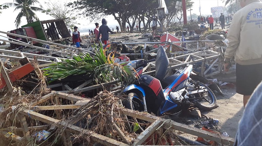 Dailystorm - Жертвами землетрясения и цунами в Индонезии стали более 380 человек