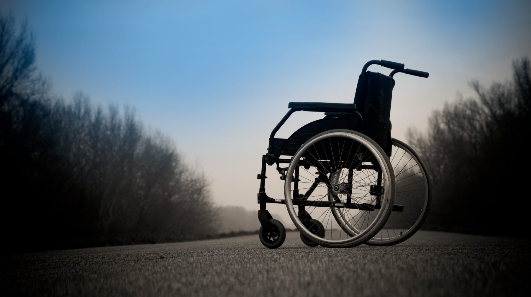 Dailystorm - Обездвиженный инвалид три года выбивает у чиновников коляску с электроприводом