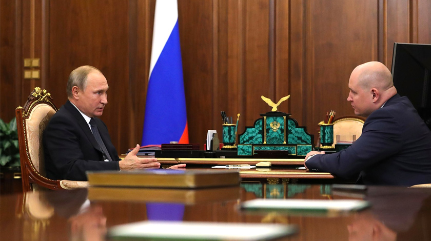 Президент попросил его взять ситуацию в республике под контроль и организовать выборы губернатора Фото: © kremlin.ru