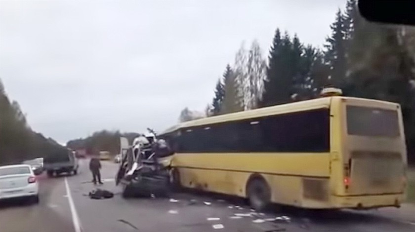 Dailystorm - При столкновении маршрутки с автобусом под Тверью погибли 13 человек