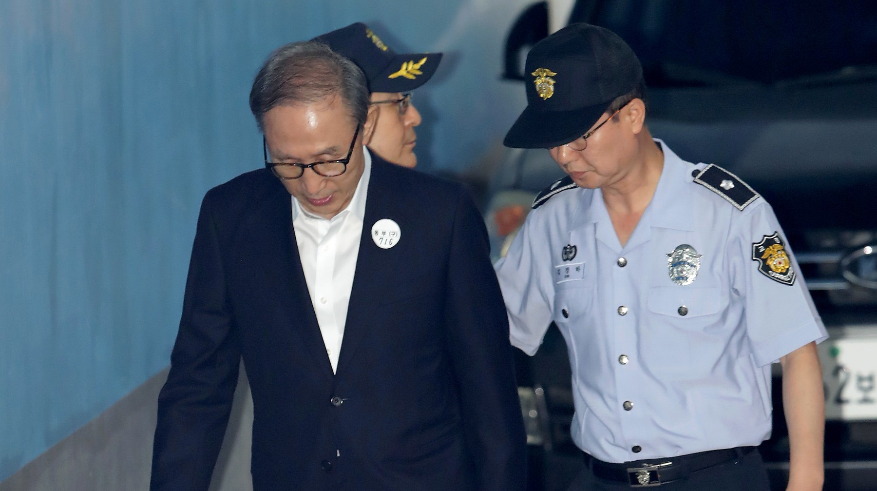 Dailystorm - Экс-президент Кореи Ли Мен Бак осужден на 15 лет за финансовые махинации