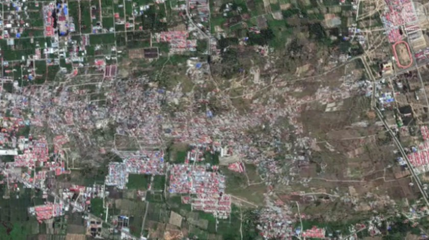 Dailystorm - Спутник снял на видео разрушение грязевыми потоками двух районов города в Индонезии