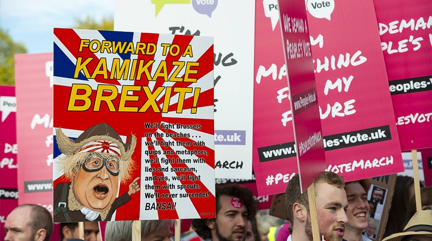 Dailystorm - Сотни тысяч британцев вышли на акцию против Brexit