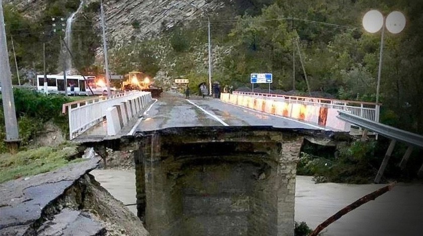 Dailystorm - На Кубани из-за подтопления погибли два человека и рухнул автомобильный мост