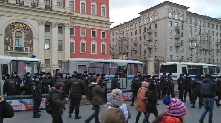 В Москве и Петербурге акция «За наших и ваших детей» закончилась задержаниями активистов — Daily Storm