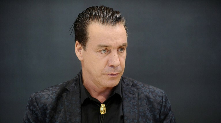 Лидера группы Rammstein развеселил подаренный ему бюст Ленина — Daily Storm