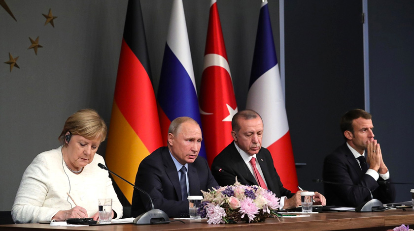 Президент РФ отметил, что на саммите в Стамбуле договорились решить сирийский конфликт политико-дипломатическими методами Фото: © kremlin.ru