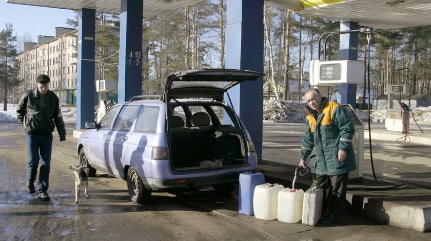Dailystorm - СМИ: Нефтяники предложили повысить цену за литр бензина на пять рублей