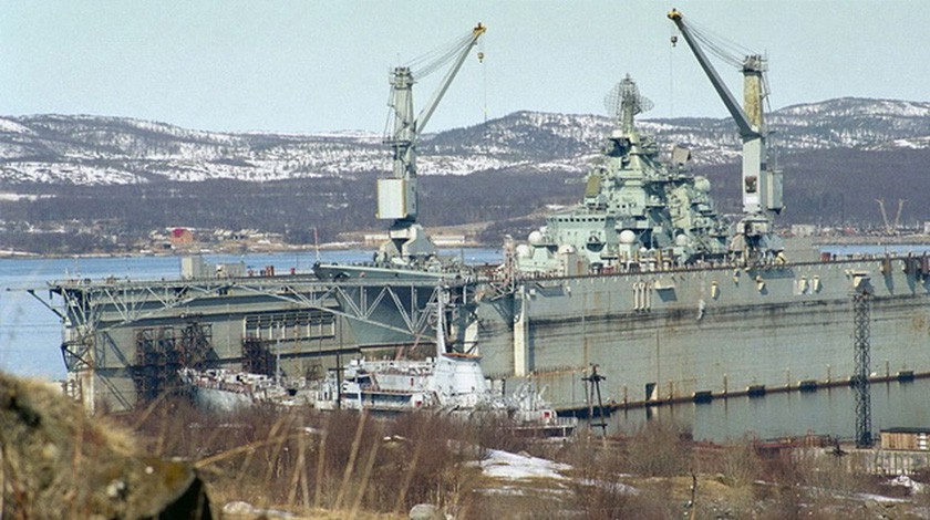 Dailystorm - В Мурманске во время ремонта «Адмирала Кузнецова» затонул плавучий док