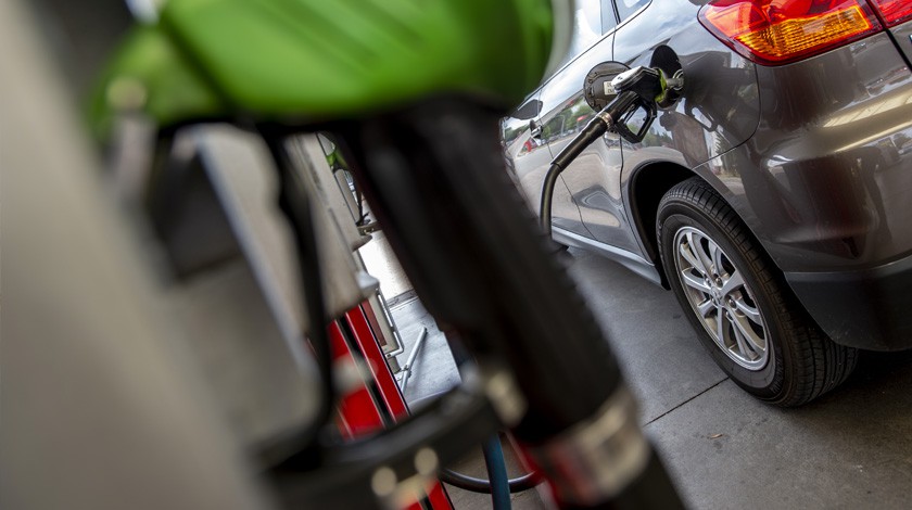 Dailystorm - Правительство зафиксировало цены на бензин на уровне июня до конца года