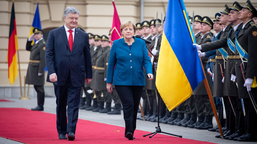 Президент Украины Петр Порошенко встретил канцлера ФРГ в Киеве Фото: © GLOBAL LOOK Press / Pavlo Gonchar / ZUMAPRESS.com