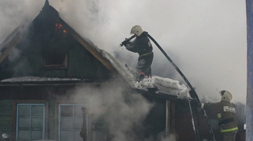 Dailystorm - При пожаре в частном доме в Кузбассе погибли восемь человек
