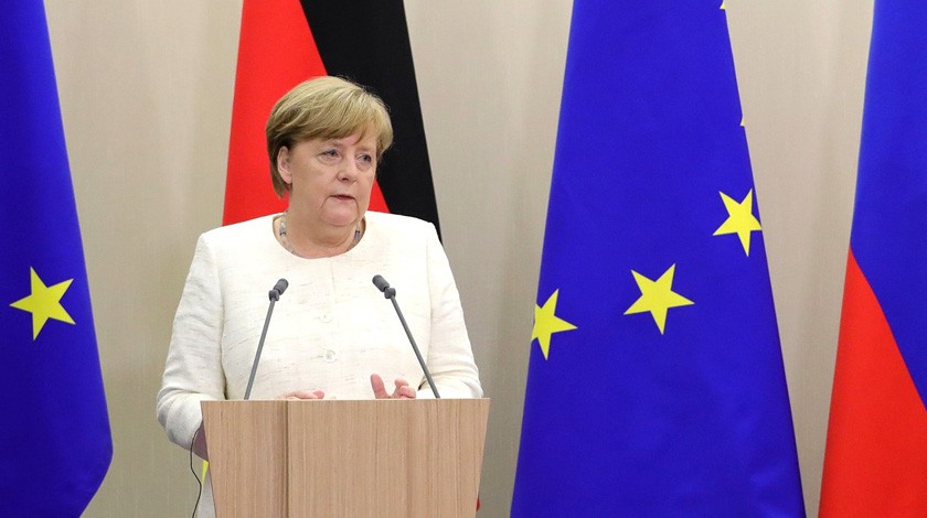 Dailystorm - Меркель поддержала инициативу Макрона создать общеевропейскую армию