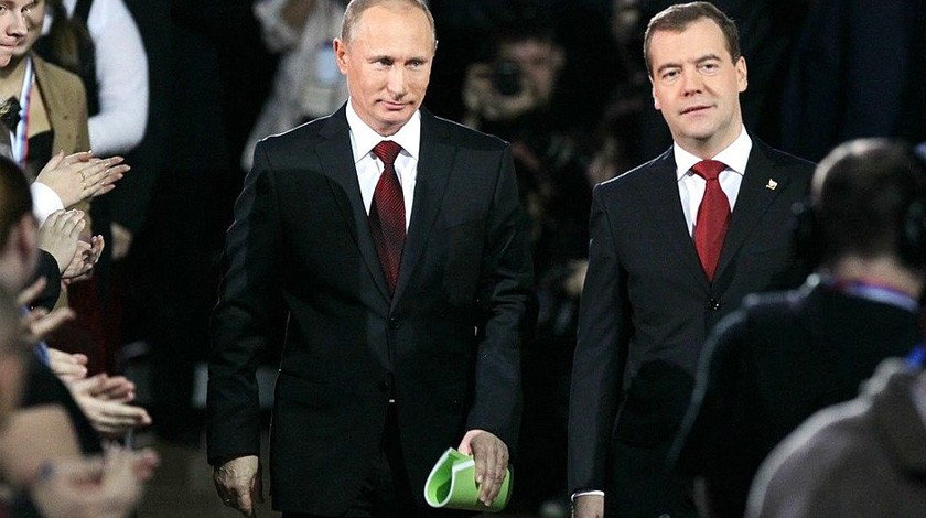 Dailystorm - Путин и Медведев снова одновременно покинут Россию