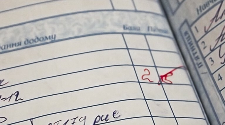 Школьнику с Урала влепили двойку за символ рубля — Daily Storm