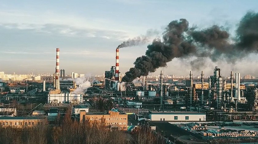 Dailystorm - В Москве произошел пожар на нефтеперерабатывающем заводе