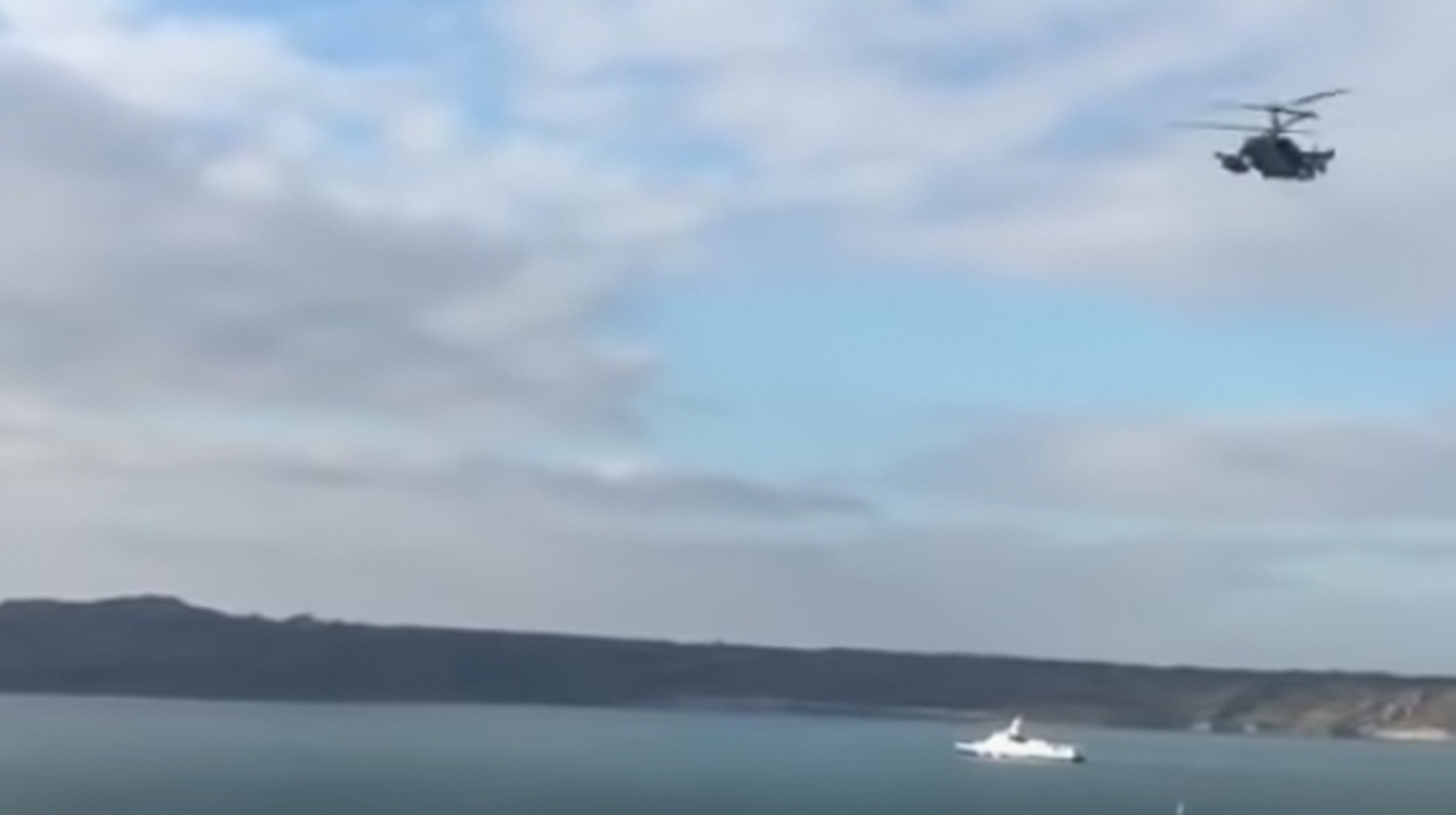 Командование украинских ВМС заявляет о повреждении одного из своих кораблей в результате тарана российским пограничным катером undefined