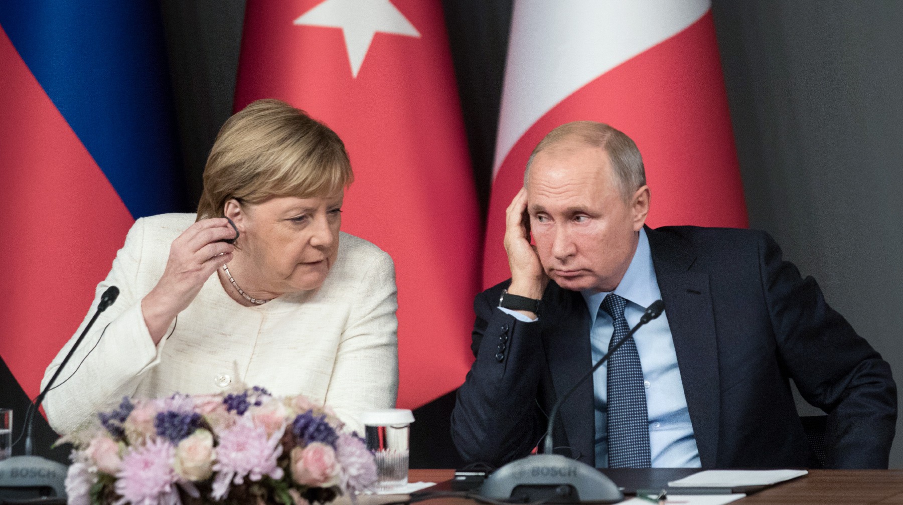 Dailystorm - Путин призвал Меркель повлиять на Киев после инцидента в Азовском море