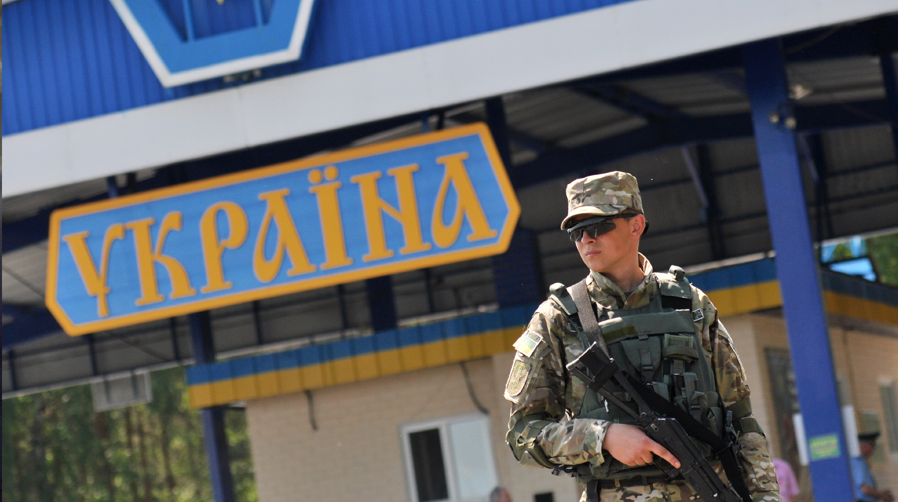 Попасть на полуостров с территории Украины можно исключительно по украинскому паспорту Фото: © GLOBAL LOOK Press / Danil Shamkin / ZUMAPRESS.com