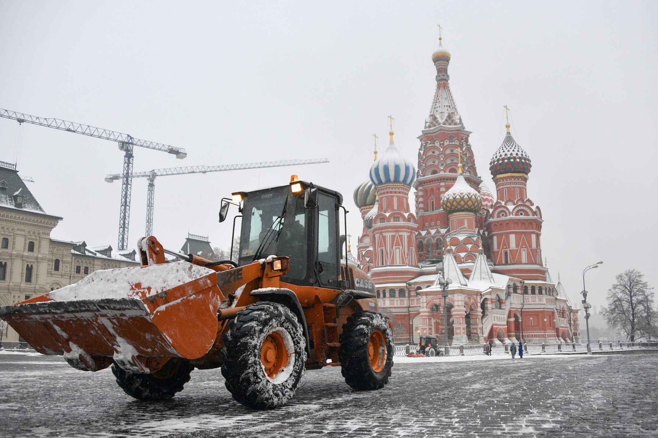 Dailystorm - Как в Москве «пилят снег»: связанные друг с другом компании делят тендеры на уборку улиц столицы