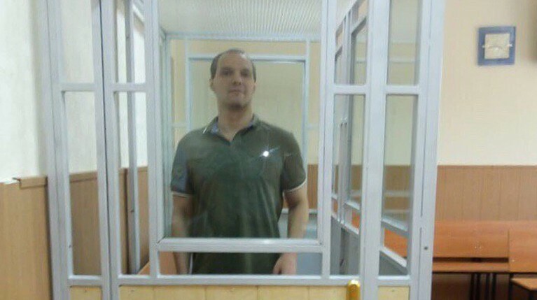 Сопредседателя «Другой России» приговорили к трем годам колонии за контрабанду оружия — Daily Storm