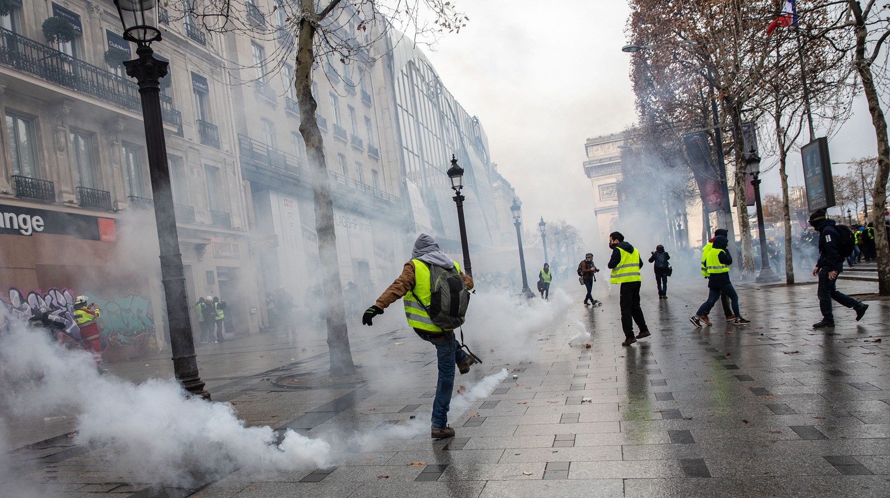 Dailystorm - Французские власти расследуют возможную причастность России к протестам «желтых жилетов»