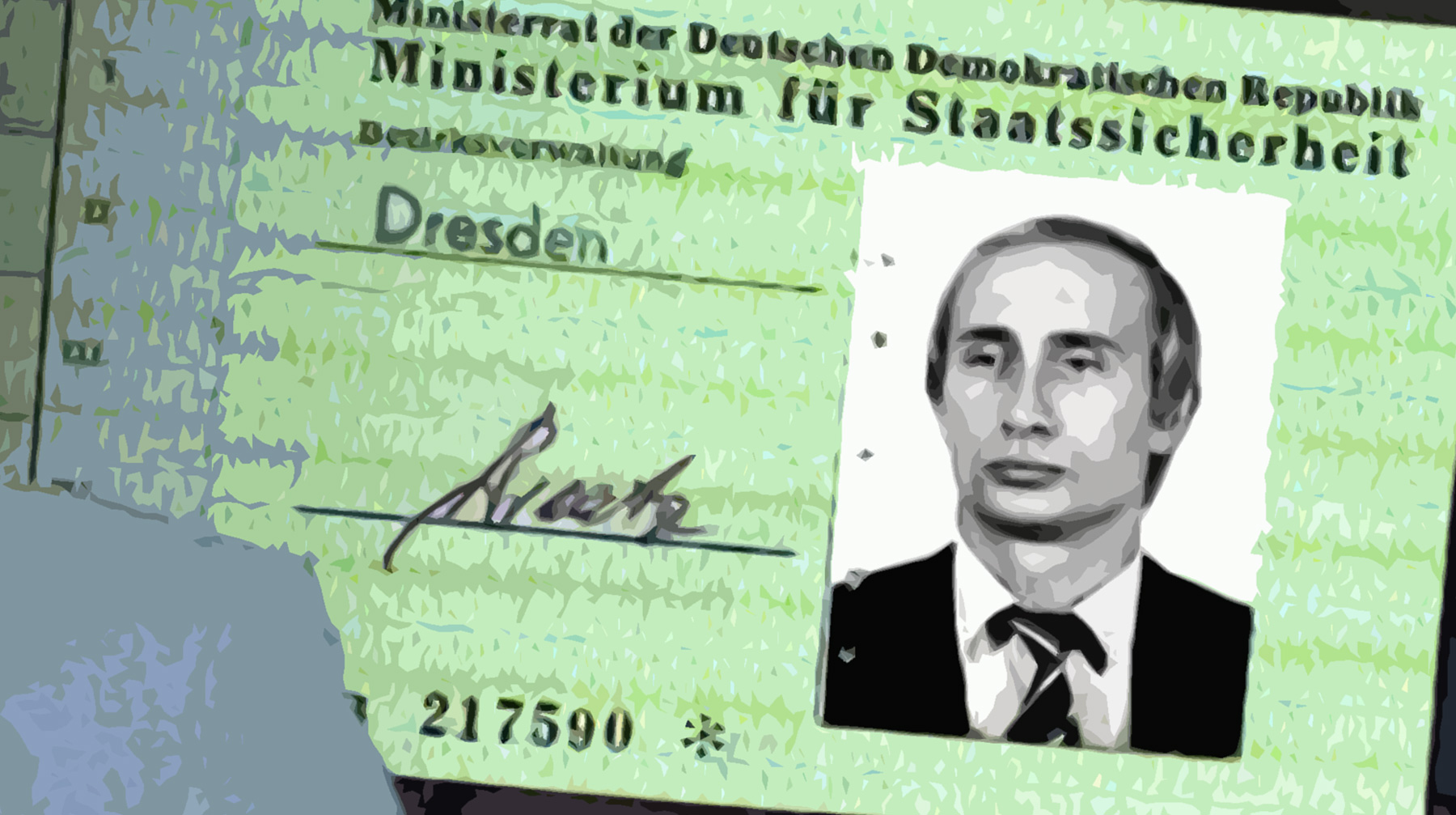 Удостоверение Штази на имя Путина