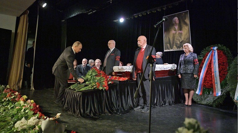 Владимир Путин простился с правозащитницей Людмилой Алексеевой — Daily Storm
