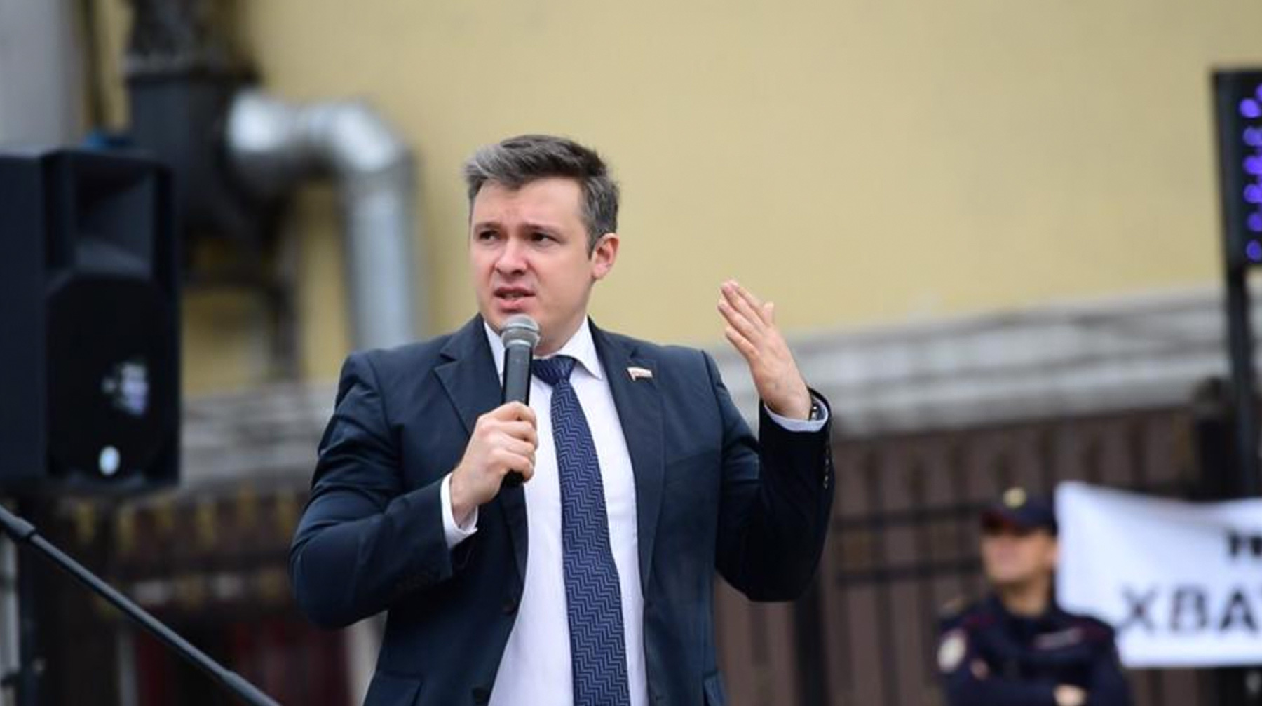 Андрей Андрейченко рассказал Daily Storm о том, что в день голосования во Владивосток прилетит почти вся фракция Госдумы Андрей Андрейченко