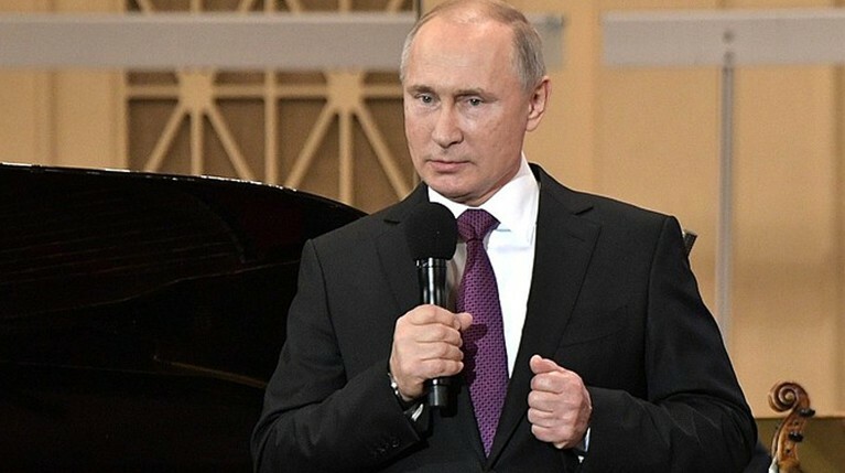 Путин назвал «революционным» предложение Матвиенко разрешить употреблять нецензурную лексику — Daily Storm