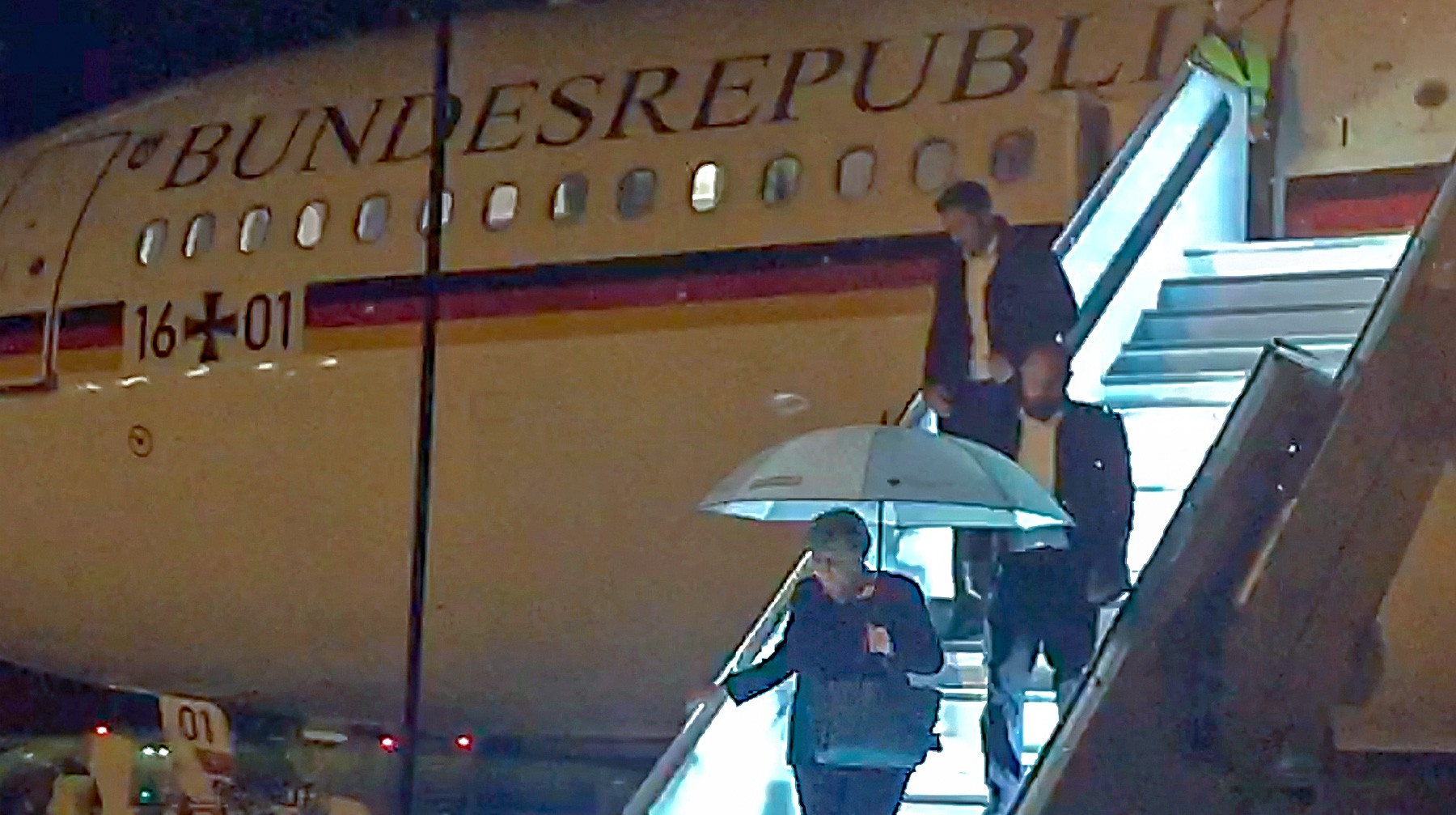 Dailystorm - Spiegel: Ошибка Lufthansa привела к ЧП с самолетом Меркель