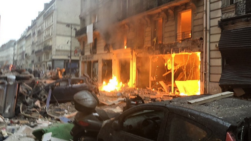 В пекарне на улице Тревиз начался пожар, после чего произошел взрыв бытового газа, сообщают местные СМИ undefined