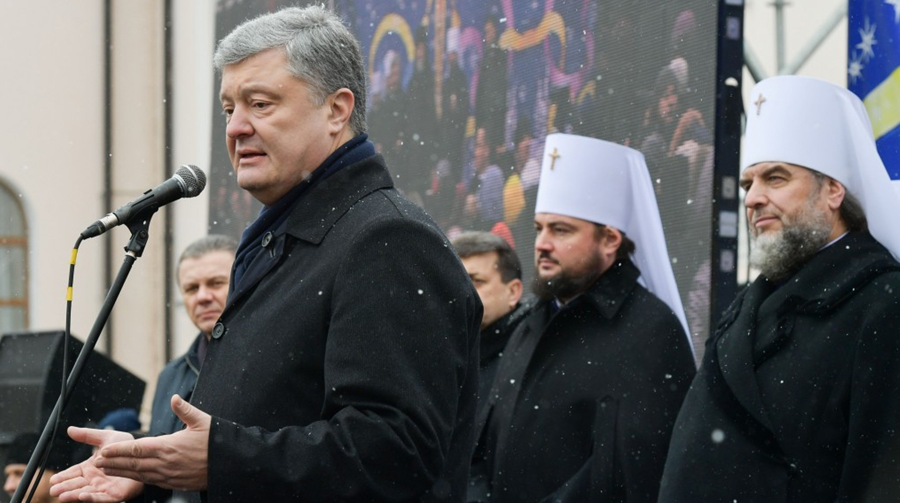 Русской православной церкви нужно доказать свою каноничность, прежде чем называть ПЦУ раскольнической, заявил президент Украины undefined