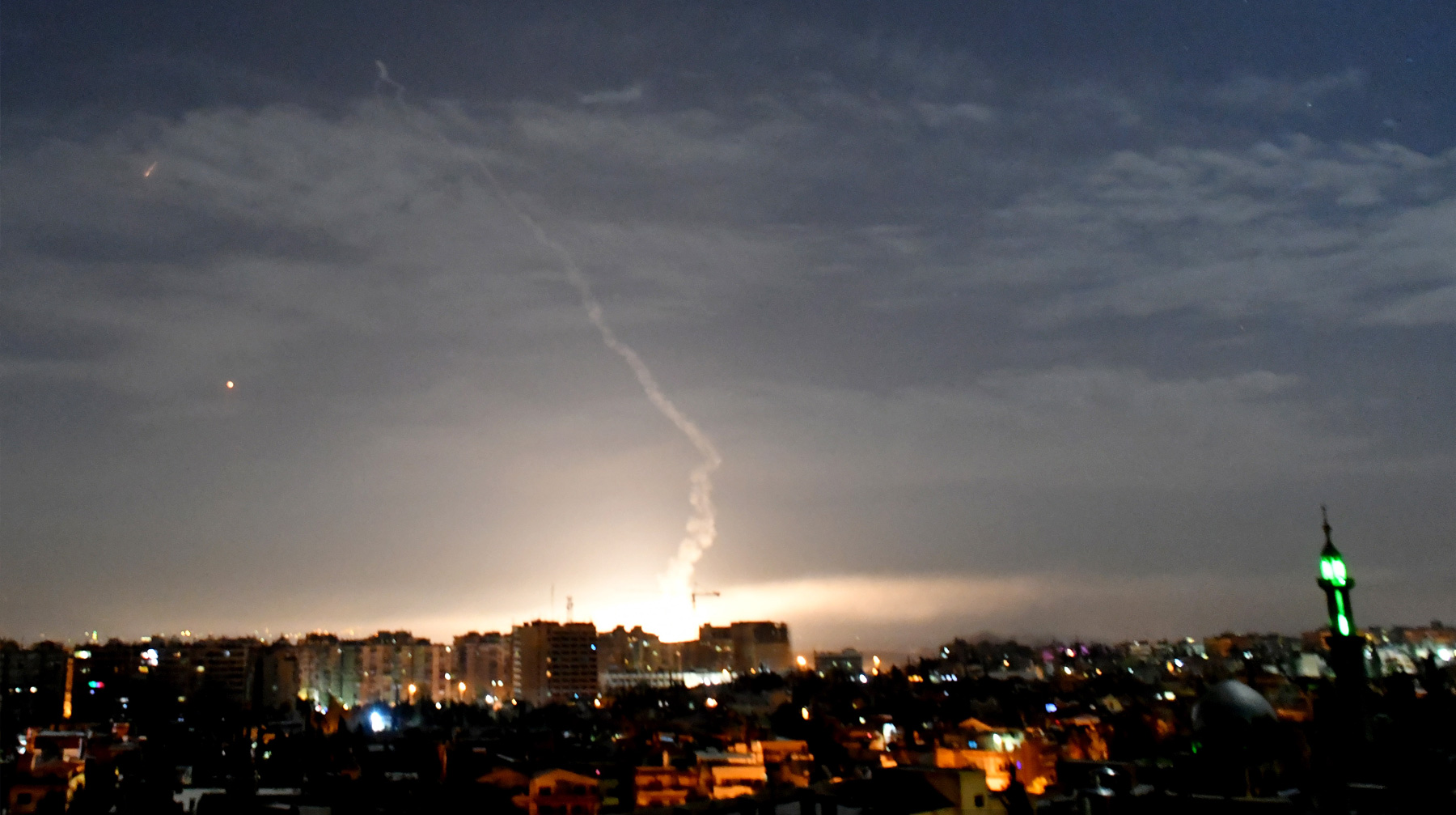 Расчеты ЗРК «Панцирь» и «Бук» уничтожили семь израильских ракет, выпущенных по аэропорту Дювали в Дамаске ПВО Сирии перехватывает израильские ракетные удары в Дамаске, 21 января 2019 года