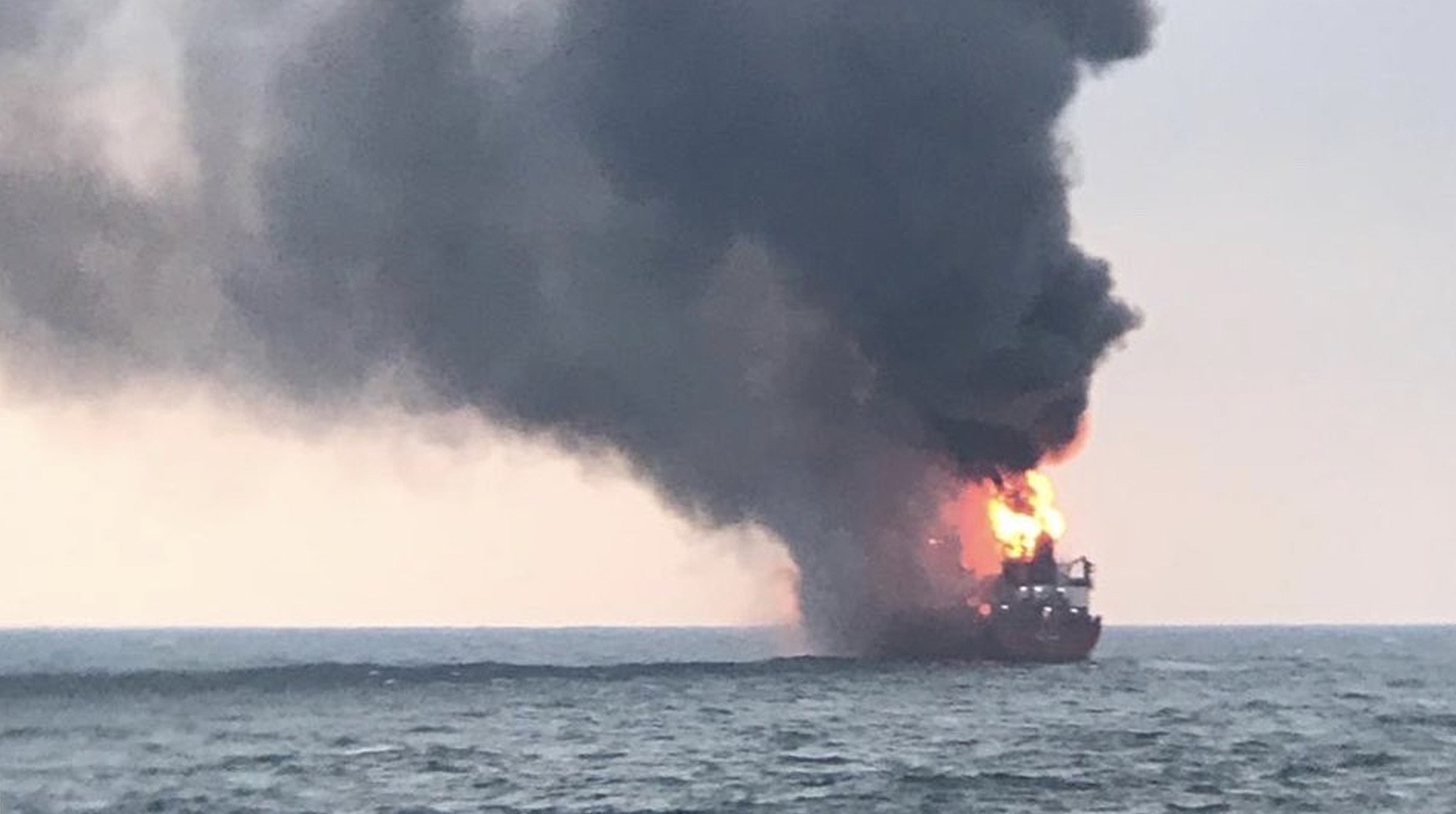 Dailystorm - Десять человек погибли при пожаре на судах в Керченском проливе