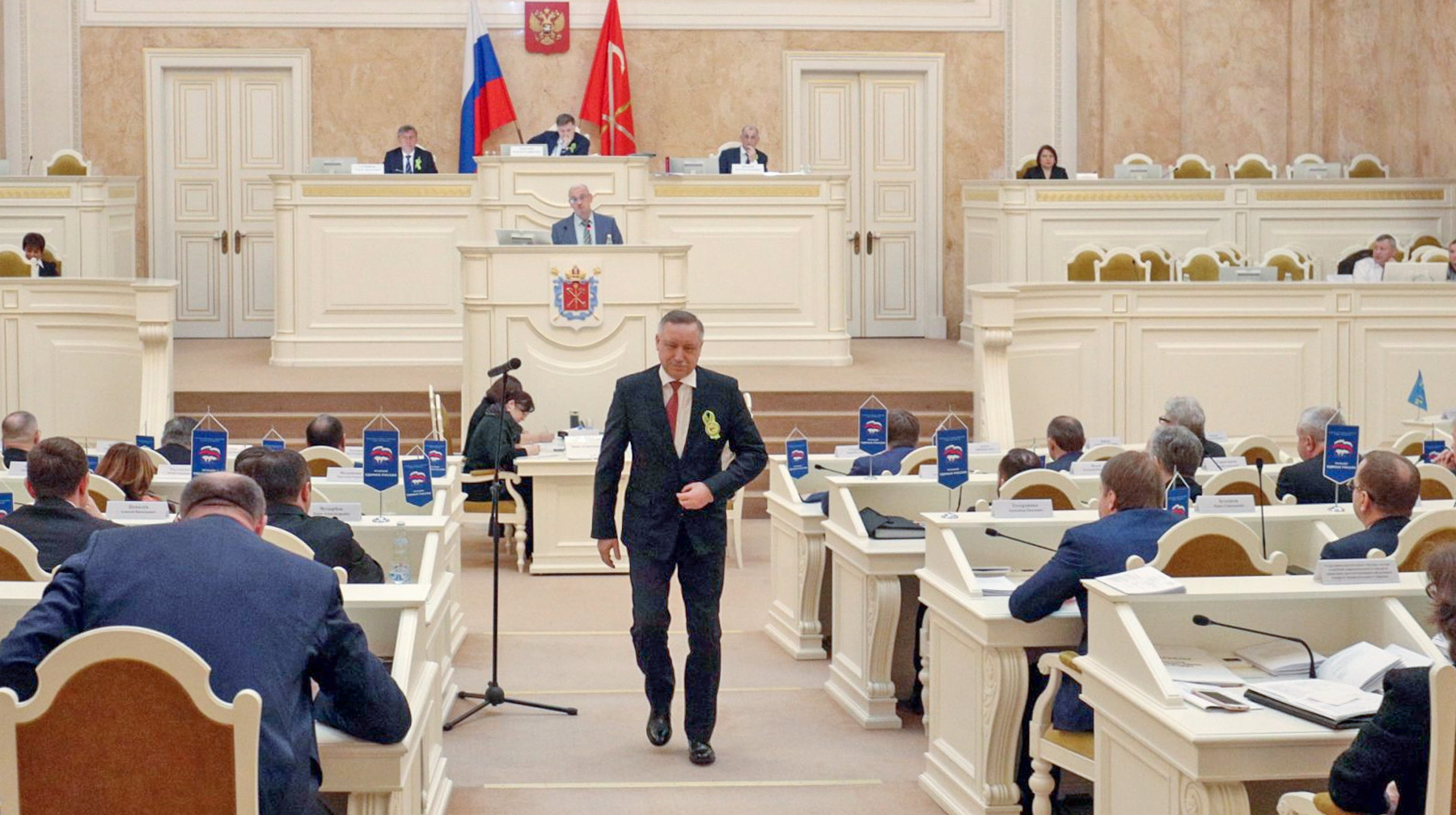 Парламентарий посоветовал врио губернатора Санкт-Петербурга поучиться у президента умению выслушать критику undefined