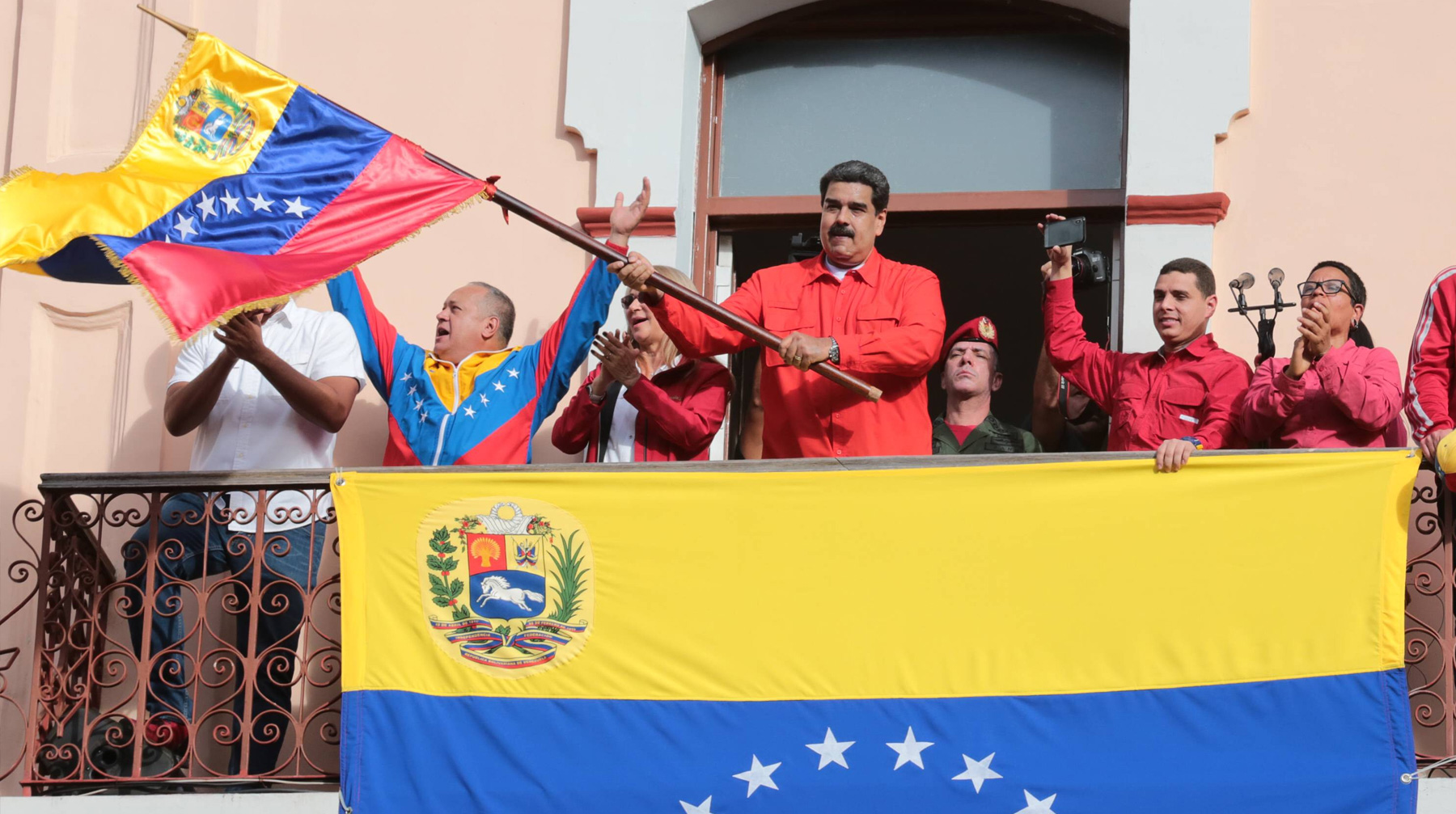 Москва предостерегла третьи страны от вмешательства в дела республики Президент Венесуэлы Николас Мадуро, участвующий в митинге в поддержку своего правительства в Каракасе, Венесуэла 23 января 2019 года