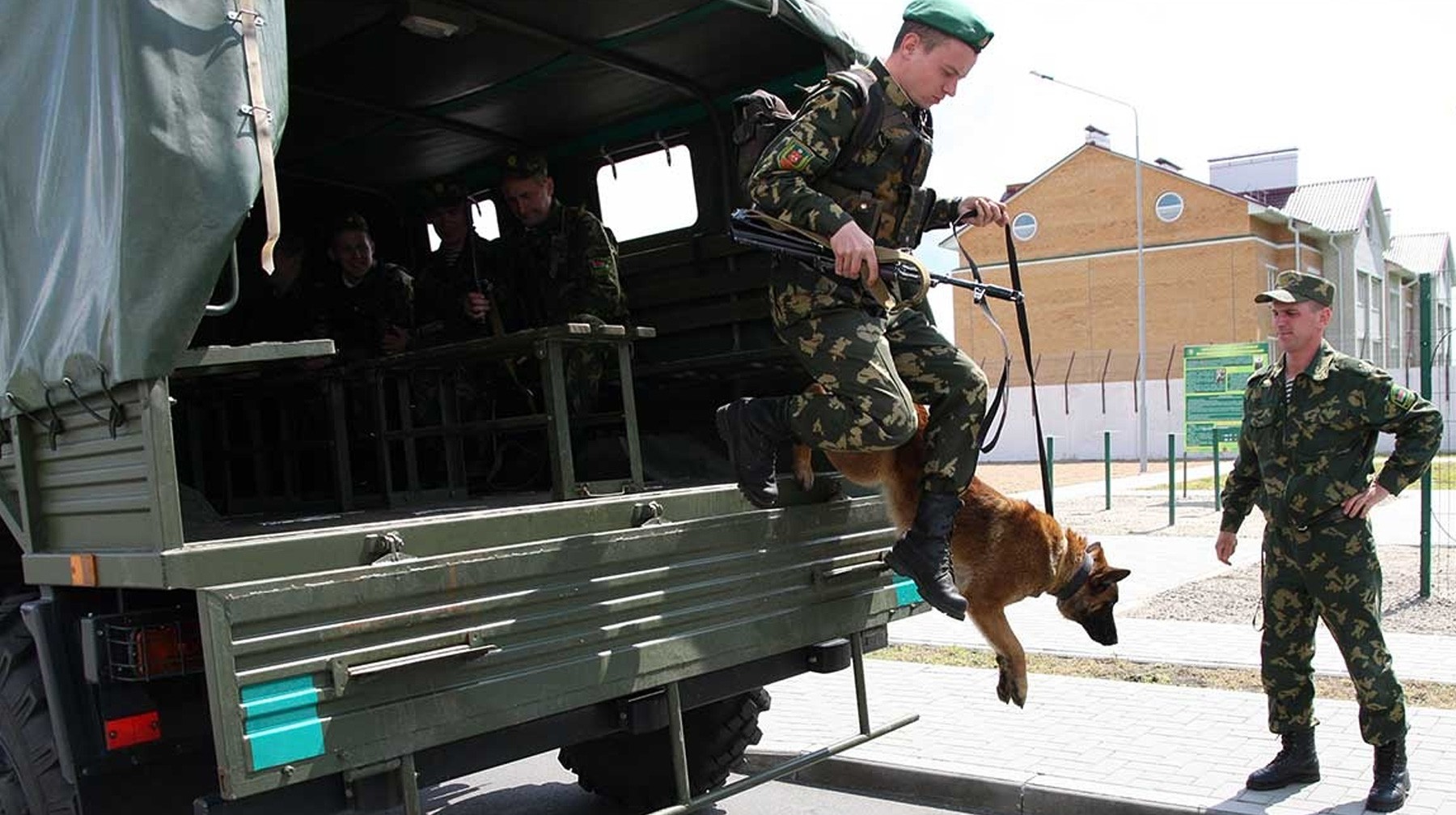 Dailystorm - Белорусские пограничники задержали россиянина с 63 килограммами гашиша
