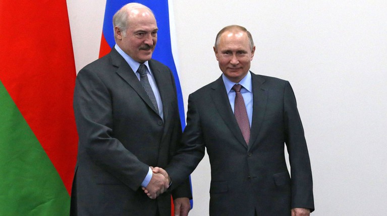 Путин сыграл в хоккей с Лукашенко и его сыном — видео — Daily Storm