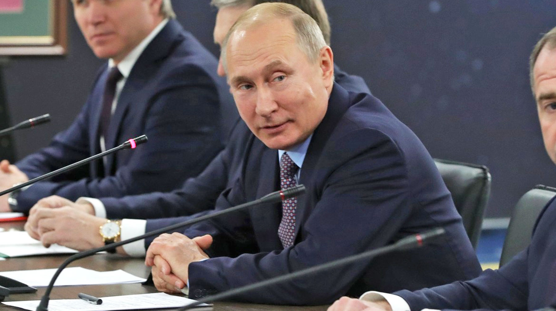 Президент РФ отметил, что страны ЕС не хотят появления у себя американских ракет, но не решаются возразить Вашингтону Президент России Владимир Путин