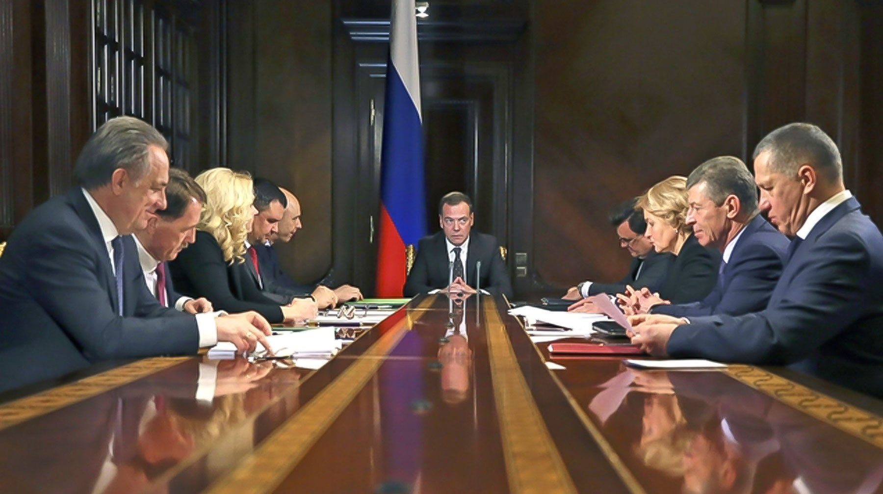Ранее классификация происходила на добровольной основе Председатель правительства РФ Дмитрий Медведев на совещании вице-премьеров