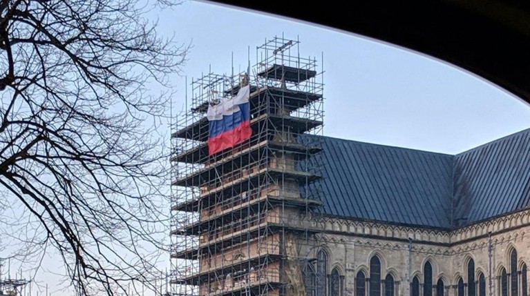 На соборе в Солсбери появился российский флаг — Daily Storm