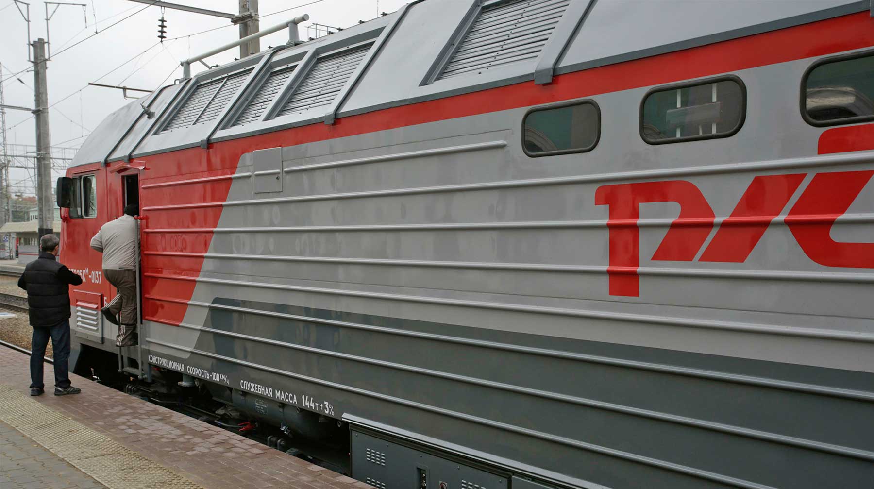 Александр Васильев считает, что нужно установить контроль за соблюдением требований гигиены пассажирами электричек и поездов undefined