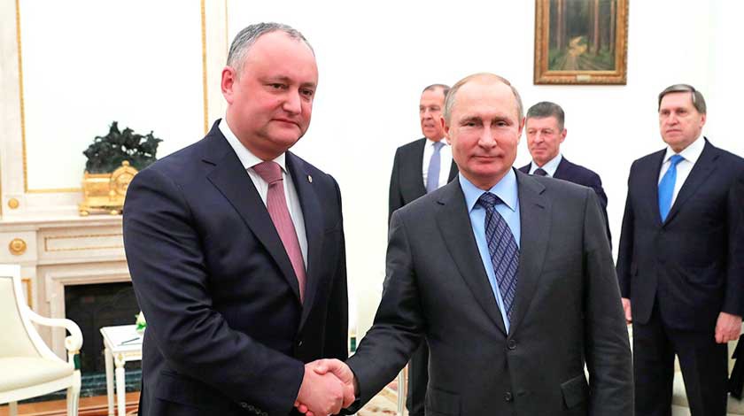 Президент РФ Владимир Путин с президентом Молдовы Игорем Додоном