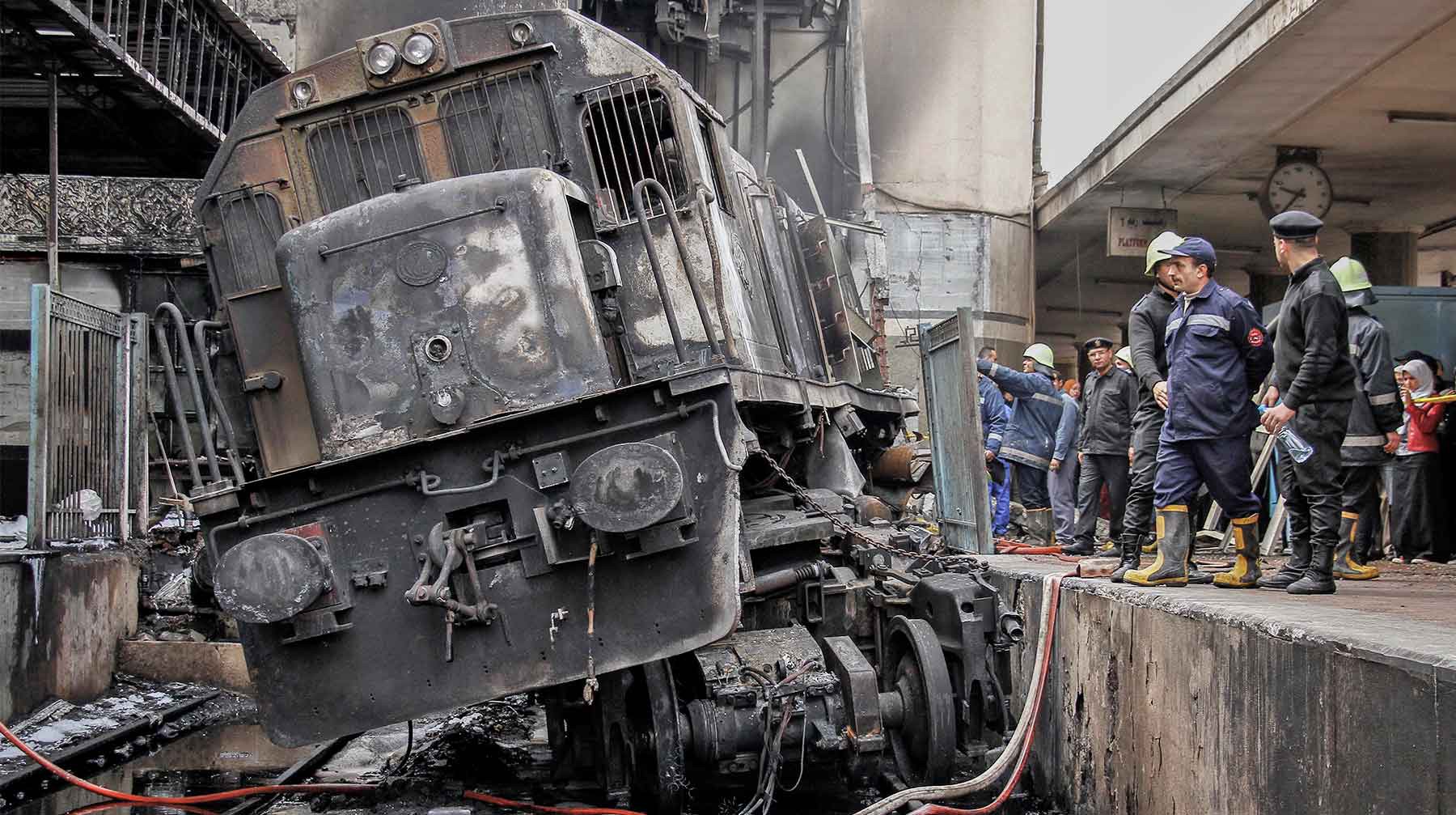 Dailystorm - Глава Минтранса Египта подал в отставку после взрыва поезда на вокзале в Каире